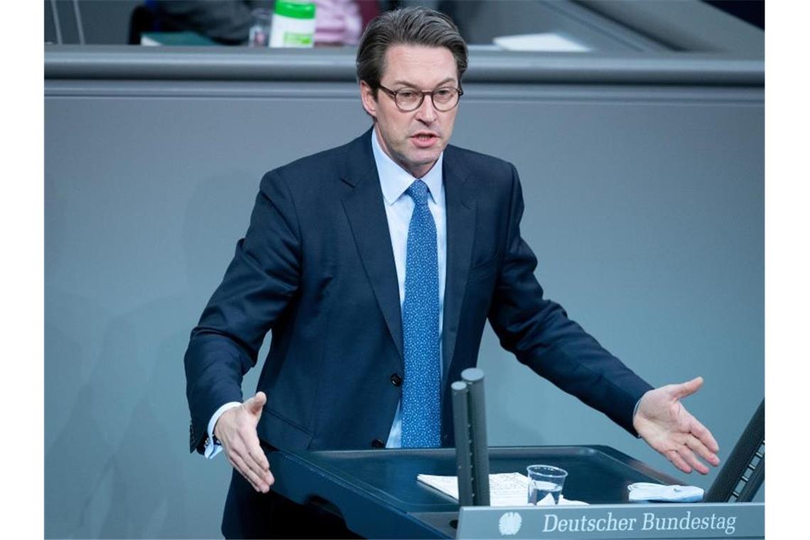 Andreas Scheuer (CSU), Bundesminister für Verkehr und digitale Infrastruktur, spricht bei einer Sitzung des Bundestages. Foto: Kay Nietfeld/dpa