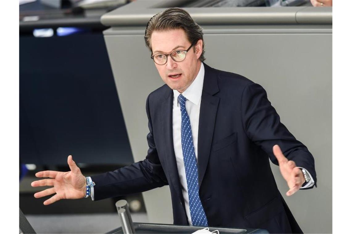 Scheuer warnt EU-Kommission vor zu scharfen Vorgaben Andreas Scheuer (CSU), Bundesverkehrsminister, spricht im Bundestag. Foto: Kira Hofmann/dpa-Zentralbild/dpa