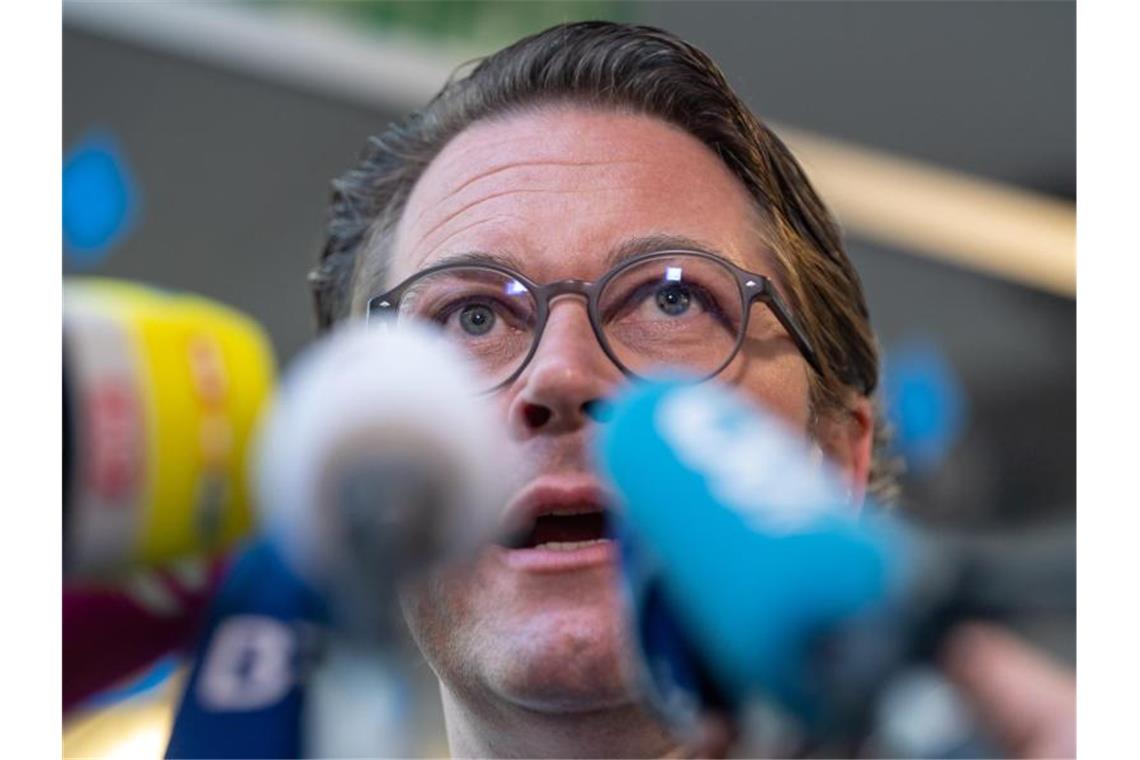 Scheuer für härteres Durchgreifen bei E-Tretrollern Andreas Scheuer: „Grundregeln des Straßenverkehrs gelten selbstverständlich ebenfalls für Elektrokleinstfahrzeuge“. Foto: Peter Kneffel