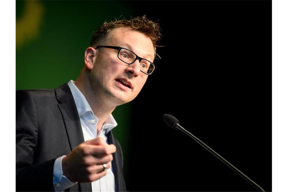 Andreas Schwarz (Grüne) spricht beim Landesparteitag. Foto: Sina Schuldt/dpa