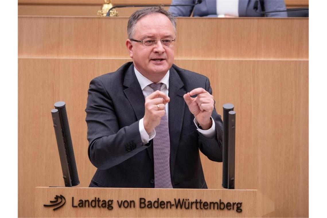 SPD attackiert Kultusministerium wegen Krisenmanagement Andreas Stoch, Landesparteichef der baden-württembergischen SPD, spricht. Foto: Christoph Schmidt/dpa