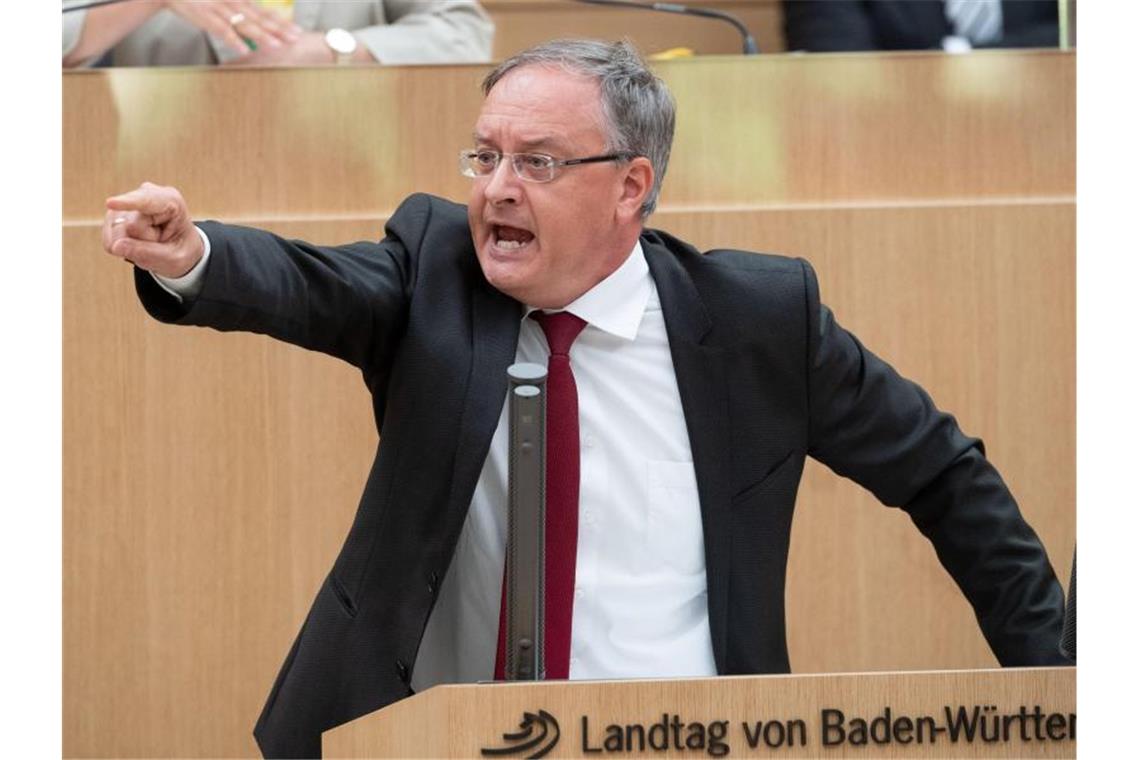SPD-Fraktion: Grün-schwarze Haushaltsplanung wie ein Basar Andreas Stoch (SPD) spricht im Landtag von Baden-Württemberg. Foto: Marijan Murat/dpa/Archivbild