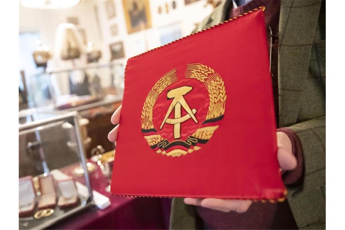 Honecker-Devotionalien bringen 120 000 Euro bei Auktion