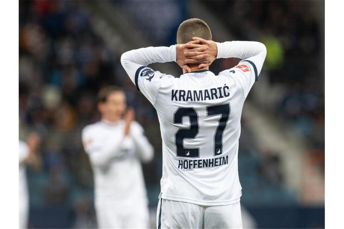 3:2 gegen die Eintracht: Hoffenheim siegt ohne Fans Zuhause Andrej Kramaric ärgert sich. Foto: Bernd Thissen/dpa/Archivbild