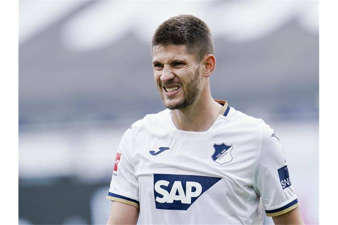 Kramaric macht Hoffnung auf Einsatz: „Mir geht es besser“ Andrej Kramaric verzieht das Gesicht. Foto: Uwe Anspach/dpa/Archivbild