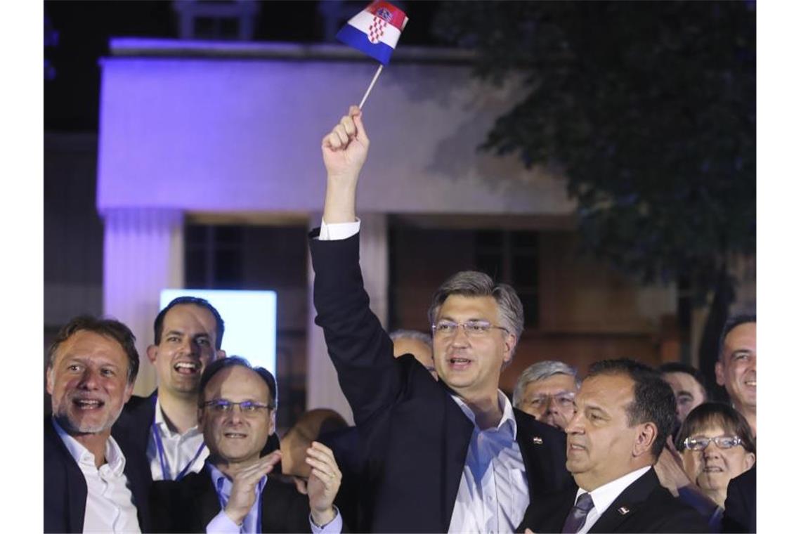 Andrej Plenkovic freut sich über den Ausgang der Wahl. Foto: Uncredited/AP/dpa