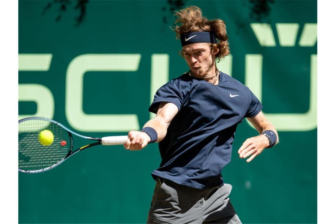 Rubljow und Humbert kämpfen um Tennis-Titel in Halle Andrej Rubljow hat das Finale von Halle erreicht. Foto: Marius Becker/dpa