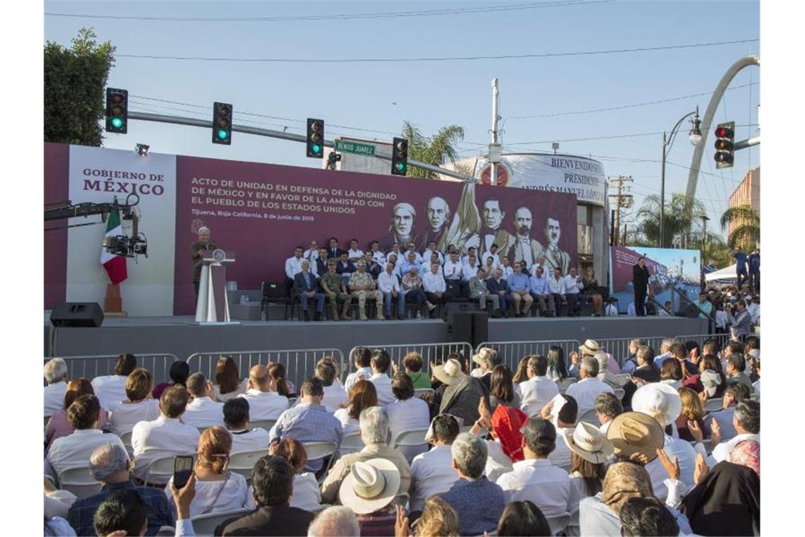 Andres Manuel Lopez Obrador (l), Präsident von Mexiko, spricht auf einer Kundgebung. Foto: Omar Martínez