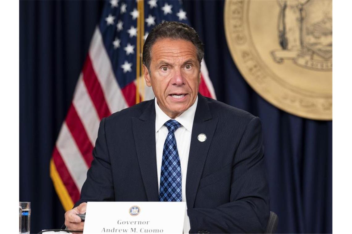 New Yorks Gouverneur immer stärker unter Druck Andrew Cuomo, Gouverneur des US-Bundesstaates New York, spricht auf einer Pressekonferenz. Foto: Michael Brochstein/ZUMA Wire/dpa
