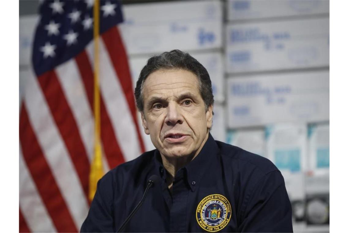 Cuomo sieht New York am Corona-Höhepunkt Andrew Cuomo warnte die New Yorker davor, angesichts der Hoffnung machenden Zahlen nun nachlässig zu werden und das Virus zu unterschätzen. Foto: John Minchillo/AP/dpa