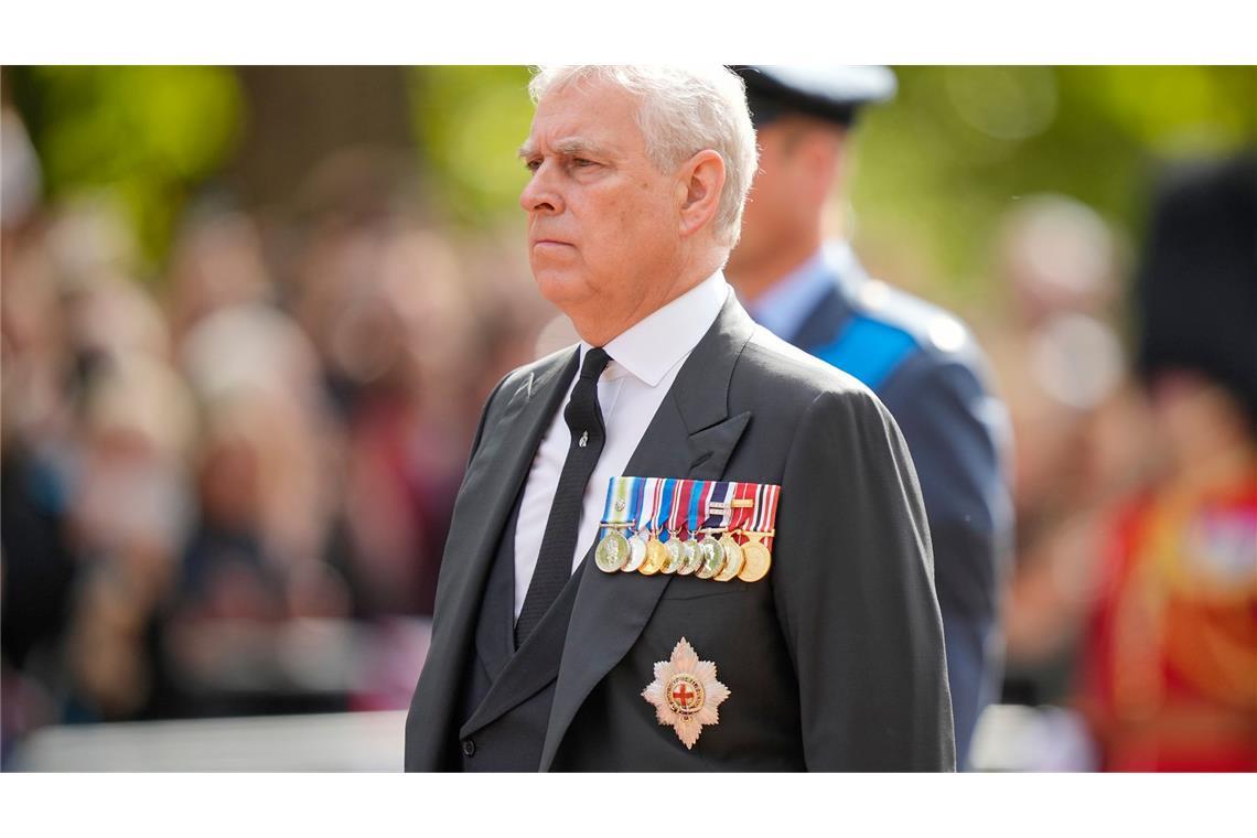 Prinz Andrew gibt wegen Epstein-Affäre Titel und Ehren auf Andrew ist der zweitälteste Sohn von Queen Elizabeth II.