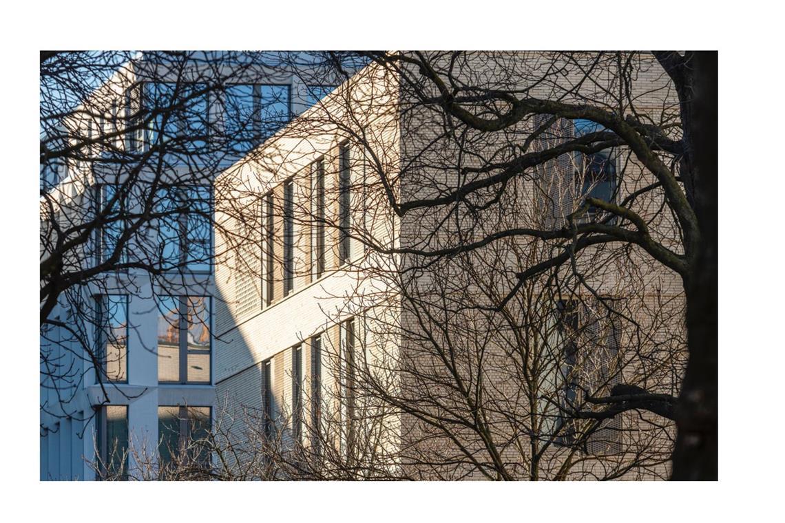 Drei Architekturpreise gehen nach Stuttgart und die Region Anerkennung: Tieftemperaturzentrum, Walther-Meißner-Bau der PTB Berlin von Rohdecan Architekten, Dresden. Das Gebäude füge sich durch seine dezent beigefarbene Klinkerfassade in den historischen Kontext des Campus ein, so die Jury.