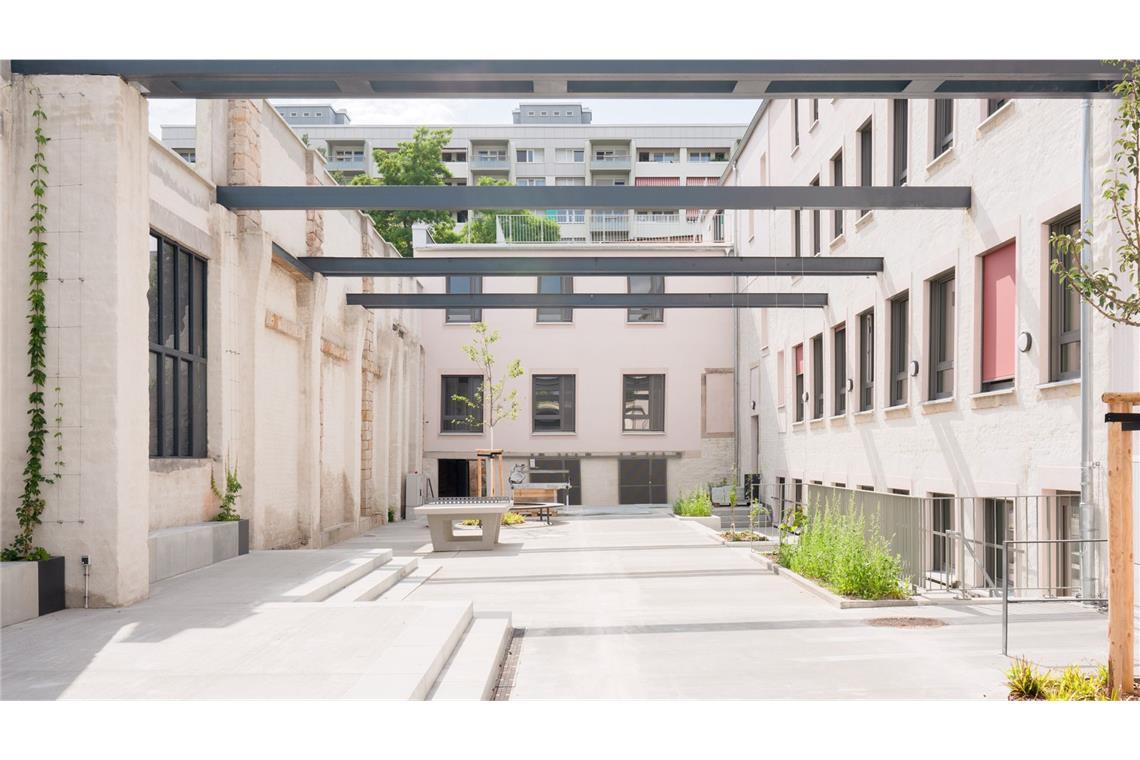 Drei Architekturpreise gehen nach Stuttgart und die Region Anerkennung: Umbau einer Fabrik in ein integratives Familienzentrum in Dresden von Alexander Poetzsch Architekturen, Dresden