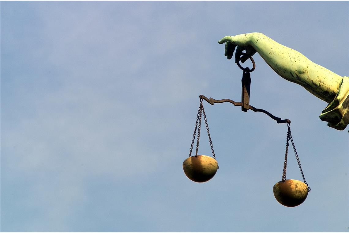 Dürftige Aussagen lassen keine Verurteilung zu Angaben der Zeugin sind für das Gericht nicht überzeugend genug. Der Angeklagte wird freigesprochen. Symbolbild: E. Wodicka