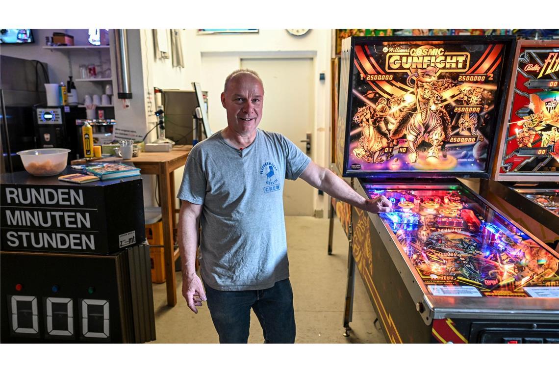 Das Comeback der Flipper-Automaten "Angefangen zu flippern habe ich mit 15, aufgehört mit 16 – die Arbeit war wichtiger", erzählt der 59-jährige Elektromeister. Doch die Faszination ließ ihn nie los.