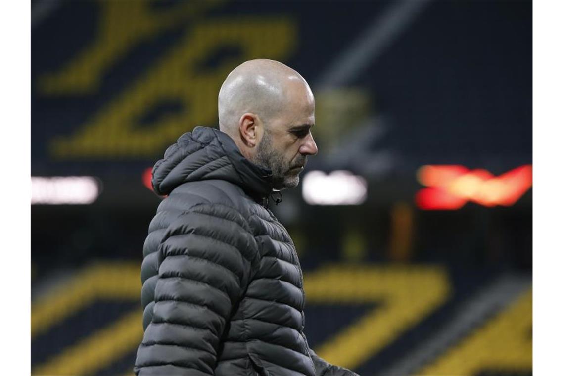 Angefressen: Leverkusen-Coach Peter Bosz nach dem 3:4 in Bern. Foto: Peter Klaunzer/KEYSTONE/dpa