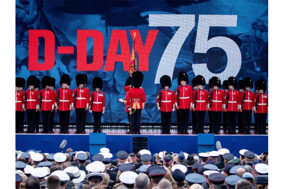 Staats- und Regierungschefs gedenken D-Day in Portsmouth Angehörige der Grenadier-Garde der britischen Armee bei der Gedenkveranstaltung in Portsmouth. Foto: Kay Nietfeld