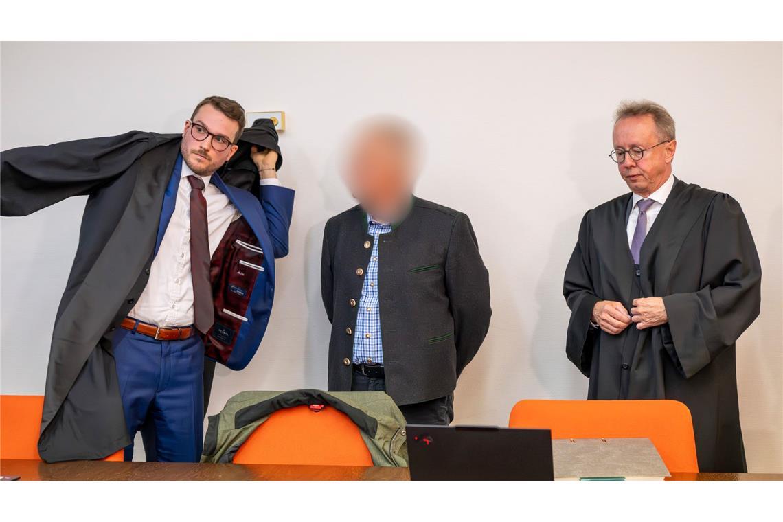 Prozess um tödliches Zugunglück von Garmisch gestartet Angeklagt sind vor dem Landgericht München II zwei Bahnmitarbeiter unter anderem wegen fahrlässiger Tötung.