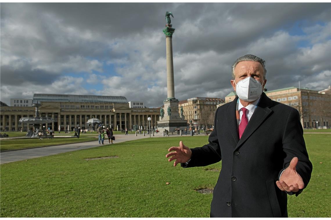 Keine Zeit zum Älterwerden Angekommen in der Großstadt: Oberbürgermeister Frank Nopper auf dem Stuttgarter Schlossplatz. Persönliche Begegnungen mit der Bürgerschaft sind wegen Corona bis jetzt allerdings noch rar. Fotos: Stadt Stuttgart/Lichtgut/L. Piechowski