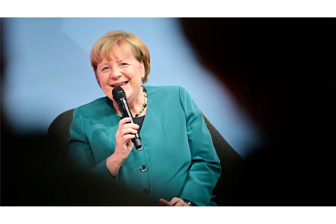 Angela Merkel erzählte von kleinen Tests mit KI-Anwendungen.