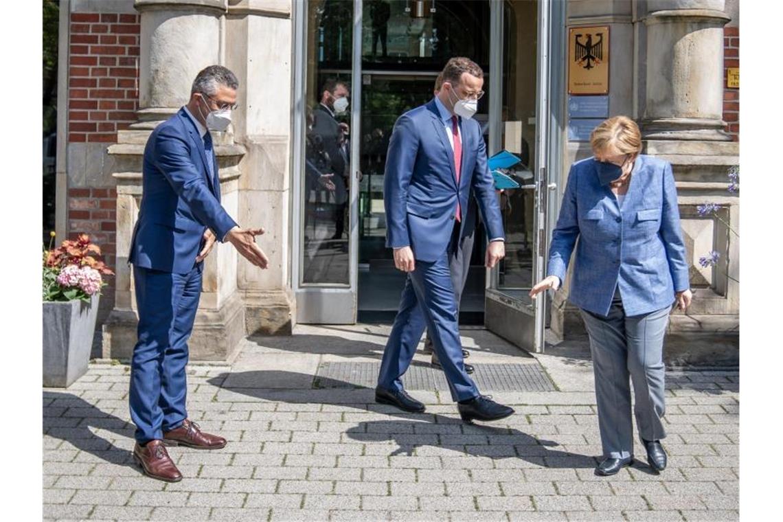 Merkel lehnt Impfpflicht ab