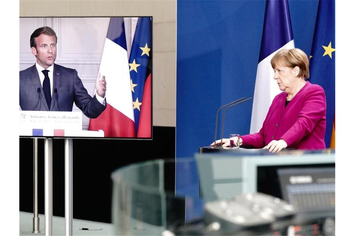 Balkan-Konflikt: Video-Gipfeltreffen mit Merkel und Macron Angela Merkel und Emmanuel Macron, per Video zugeschaltet, bei einer gemeinsamen Pressekonferenz im Mai. Foto: Kay Nietfeld/dpa-Pool/dpa