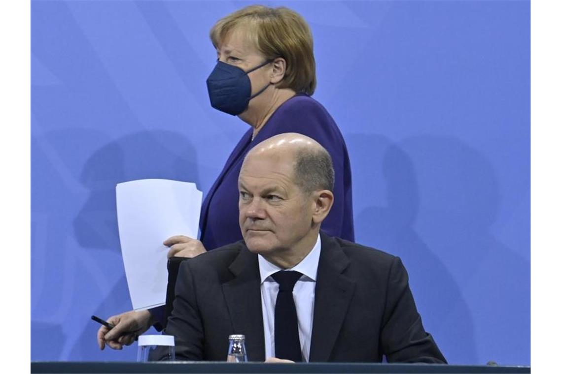 Bund und Länder beschließen schärfere Corona-Vorgaben Angela Merkel und Olaf Scholz geben nach der Bund-Länder-Konferenz im Bundeskanzleramt eine Pressekonferenz. Foto: John Macdougall/AFP-Pool/dpa
