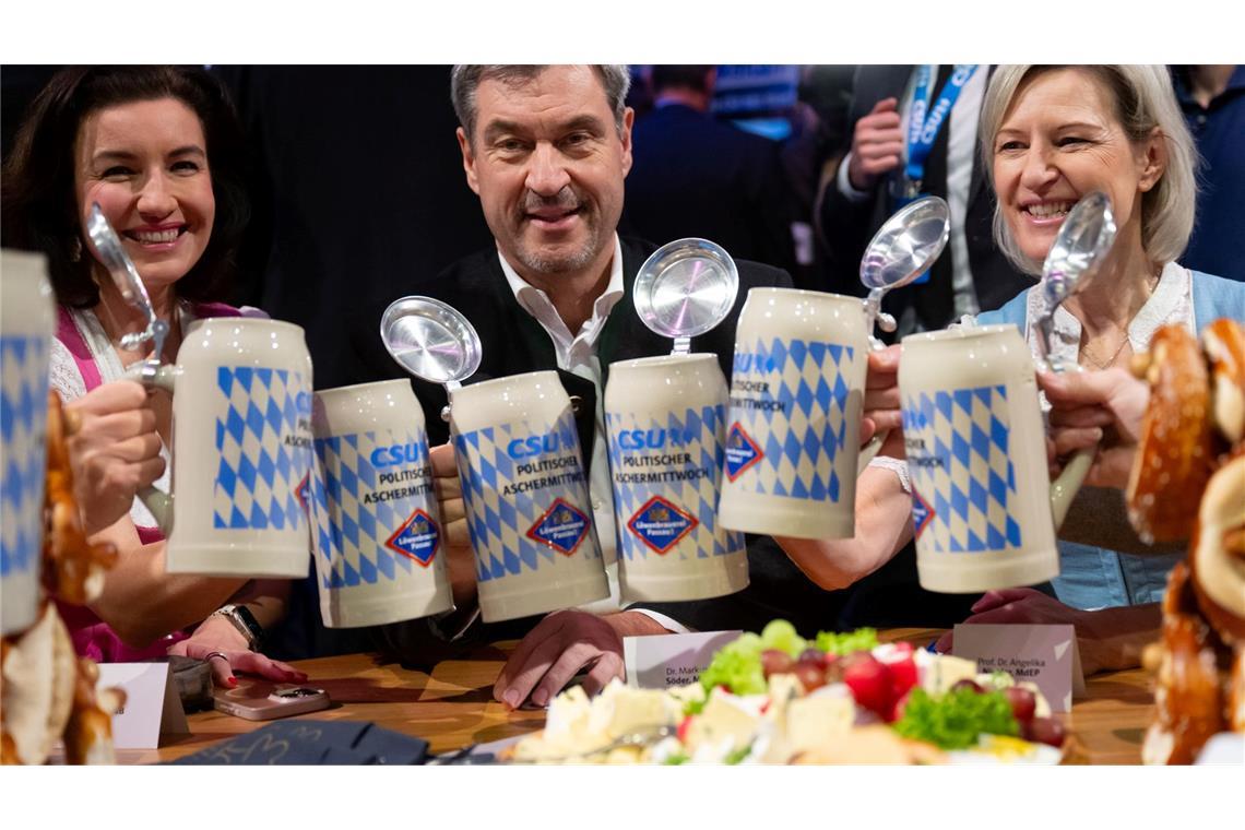 Angelika Niebler (r) ist eine der Stellvertreterinnen von CSU-Parteichef Markus Söder. (Archivbild)