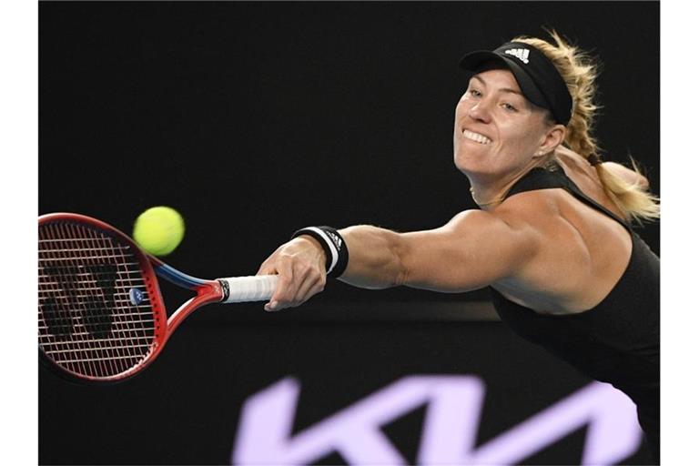 Angelique Kerber hechtet zum Ball. Foto: Andy Brownbill/AP/dpa