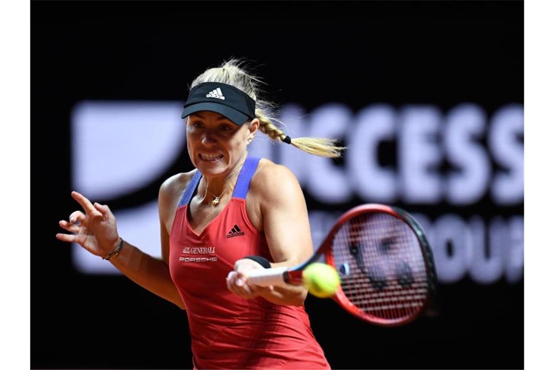 Kerber will ins Stuttgart-Viertelfinale Angelique Kerber in Aktion. Foto: Thomas Kienzle/AFP-Pool/dpa