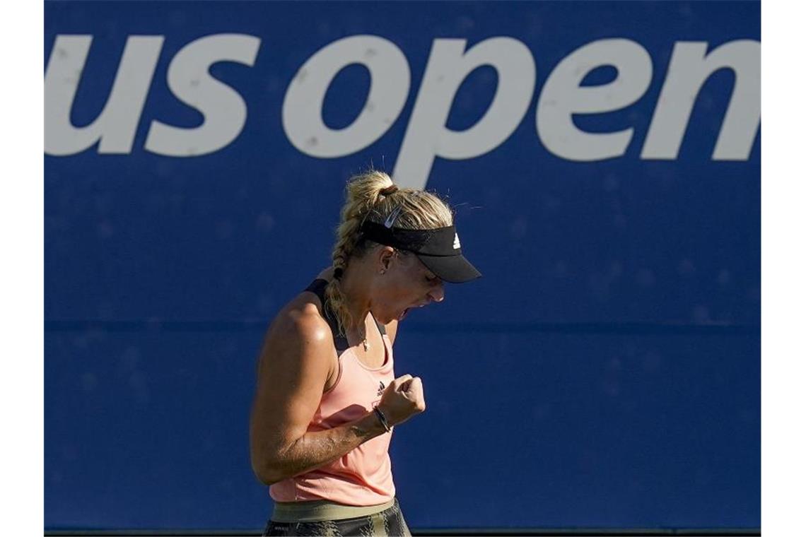 Traumstart für deutsche Tennisprofis in New York Angelique Kerber reagiert nach einem Punkt. Foto: Seth Wenig/AP/dpa