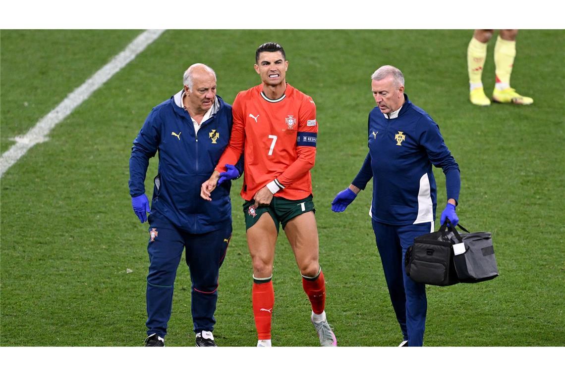 Titeljäger Ronaldo: Der alte Mann zeigt's wieder allen Angeschlagen ausgewechselt: Ronaldo kurz vor Beginn der Verlängerung.