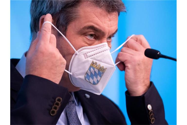 Angesichts der explodierenden Neuinfektionszahlen verschärft die Regierung von Ministerpräsident Markus Söder die Corona-Regeln in Bayern. Foto: Sven Hoppe/dpa