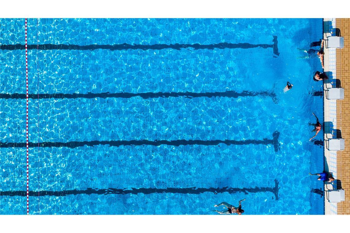 Kommunen befürchten „Defizite in nie gekannter Höhe“ Angesichts der finanziellen Belastungen im Sozialbereich bleibe nicht mehr viel übrig für kommunale Investitionen etwa in Freizeit- und Sportaktivitäten für die Bürger, warnen die Interessenverbände von Städte und Gemeinden.