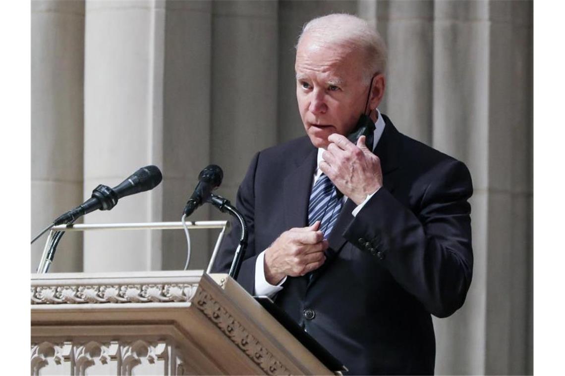 Angesichts der zunehmenden Gewalt in den USA sagt US-Präsident Joe Biden Waffenhändlern den Kampf an. Foto: Oliver Contreras/Pool Sipa USA/AP/dpa