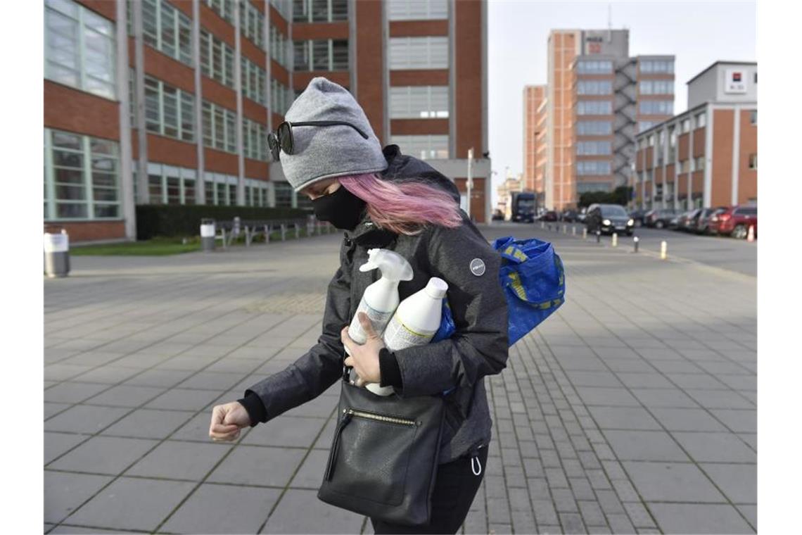 Angesichts sprunghaft steigender Corona-Zahlen greift Tschechien zu drastischen Maßnahmen, die einem landesweiten Lockdown gleichkommen. Foto: Dalibor Glück/CTK/dpa