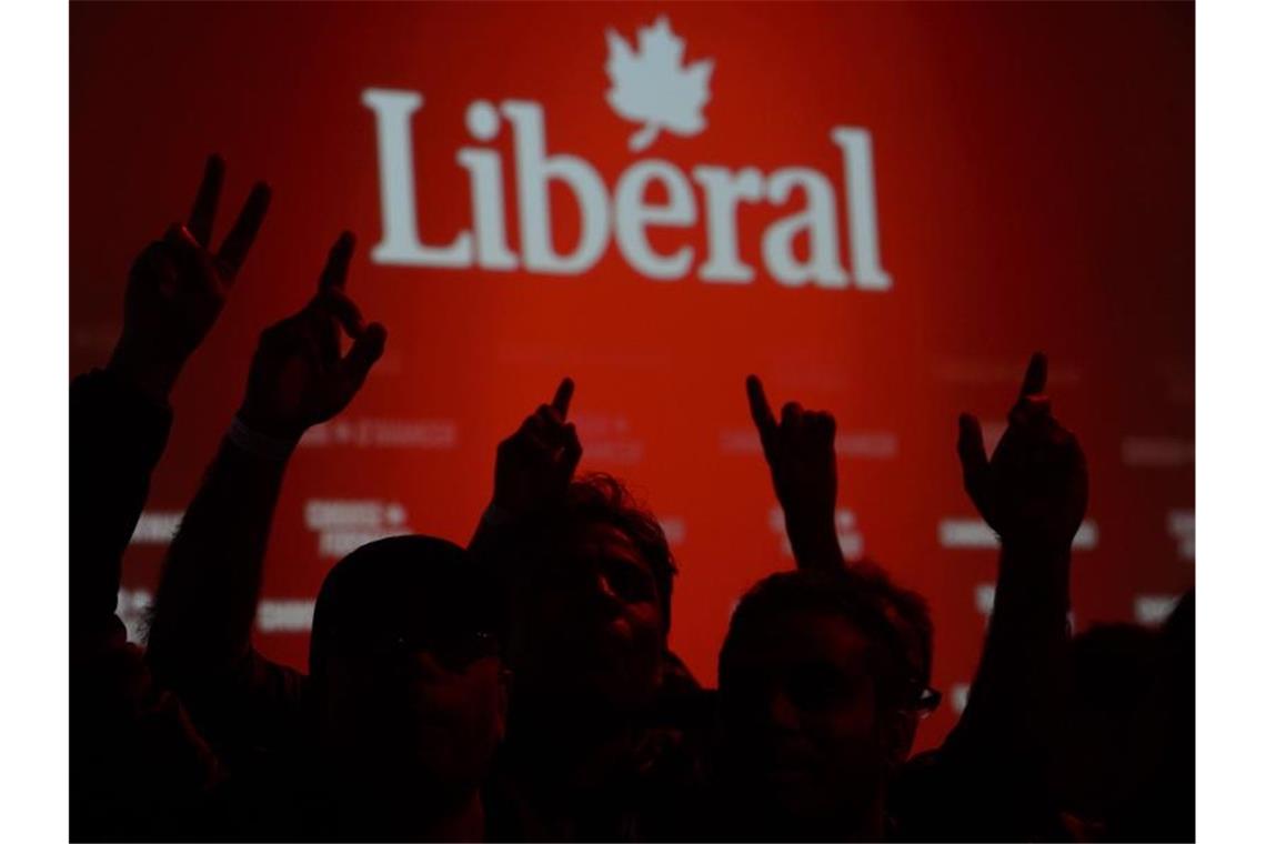 Anhänger der Liberalen von Premierminister Trudeau jubeln über die Wahlergebnisse. Foto: Sean Kilpatrick/The Canadian Press/AP/dpa