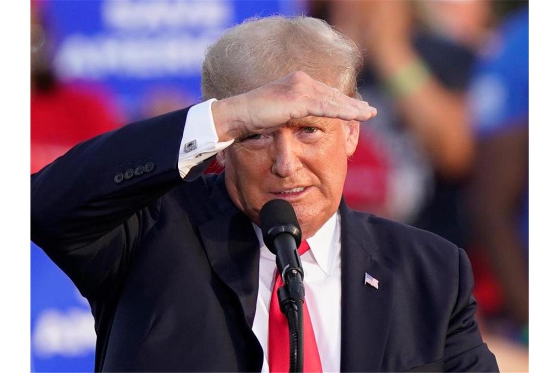 Trump blockiert Ermittlungen zu Kapitol-Attacke Anhänger von Ex-US-Präsident Donald Trump hatten am 6. Januar den Sitz des US-Kongresses erstürmt. Foto: Tony Dejak/AP/dpa