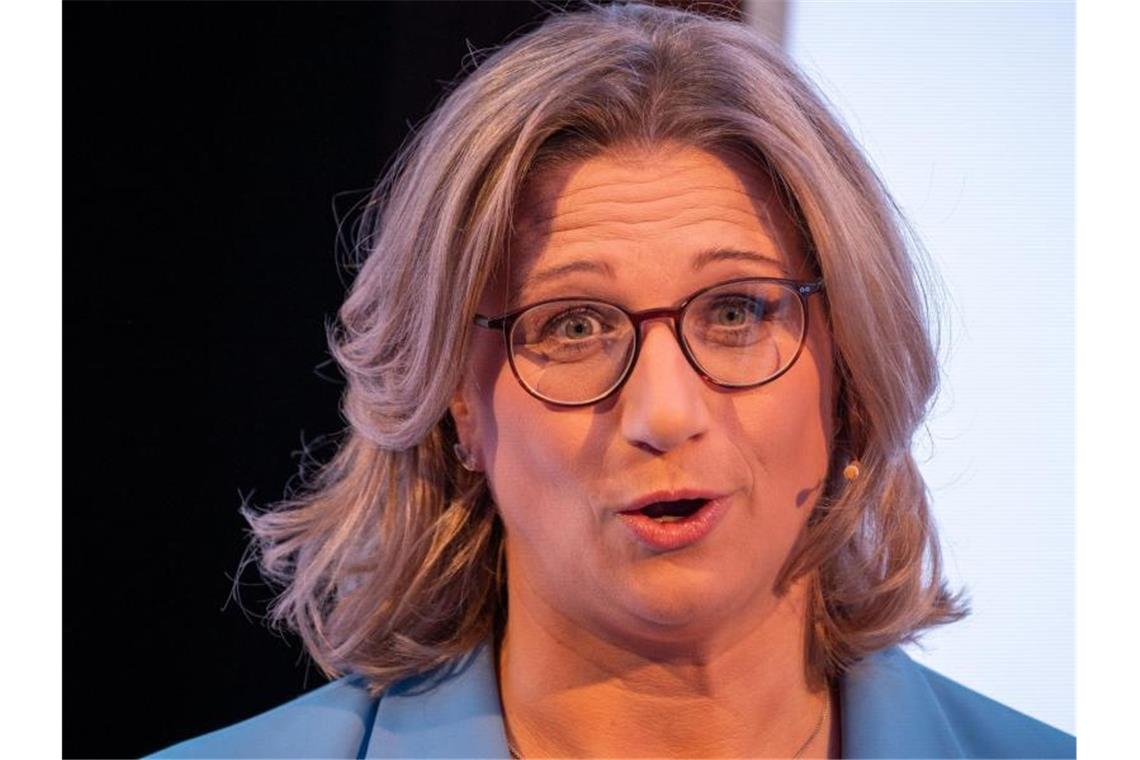 Saar-SPD-Spitzenkandidatin strebt „stabile Regierung“ an Anke Rehlinger (SPD) shofft auf einen Wahlsieg. Foto: Harald Tittel/dpa
