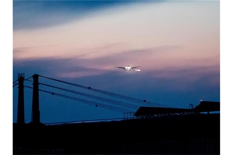 Ankunft einer Maschine aus der Türkei in Deutschland. Foto: Christoph Soeder/dpa/Archiv