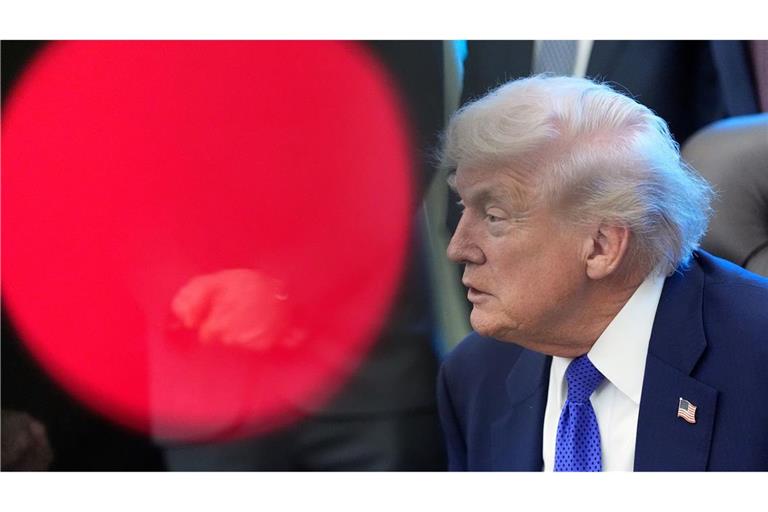 Anlass der neuen Eskalation ist ein Bericht der "New York Times" über den Streit zwischen Regierung und Universität, den Trump als "völlig falsch" bezeichnete.