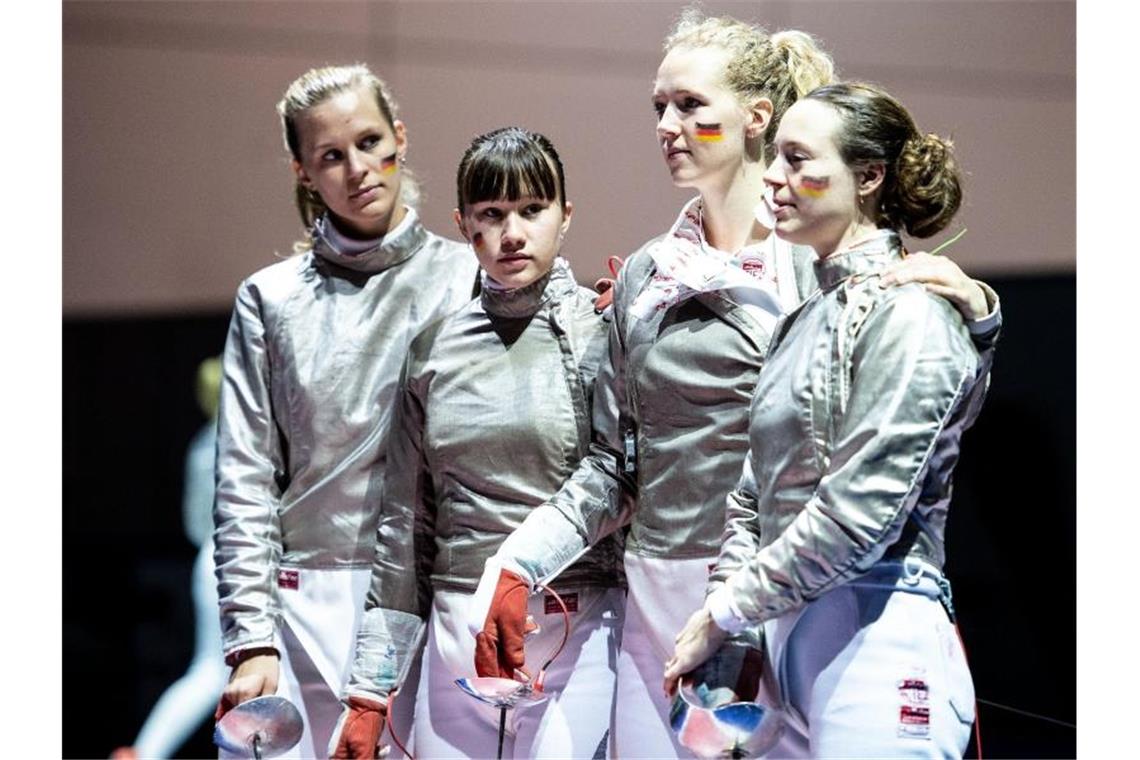 Ann-Sophie Kindler (l-r), Julika Funke, Lea Krüger und Anna Limbach sind im WM-Achtelfinale ausgeschieden. Foto: M. Becker