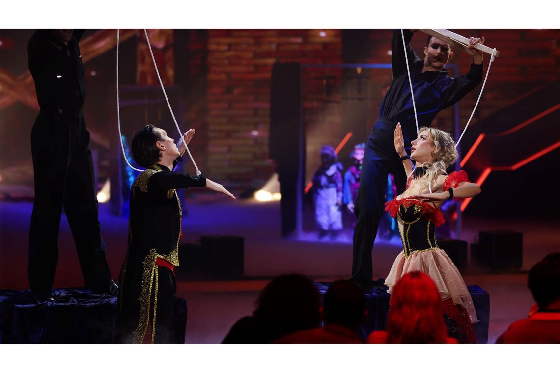 Anna-Carina Woitschack griff in ihrem Abschlusstanz die Puppenspieler-Tradition ihrer Familie auf.