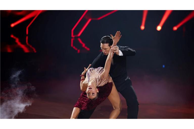 Anna-Carina Woitschack holte mit Partner Evgeny Vinokurov gleich mit dem ersten Tanz des Abends die volle Punktzahl.