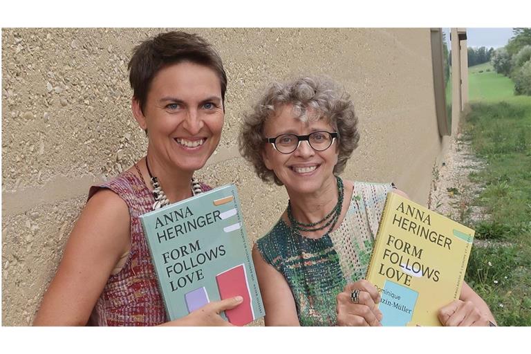 Anna Heringer (links) und ihre Autorin Dominique Gauzin-Müller.