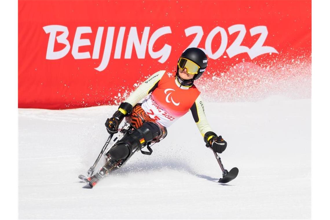 Elf Hundertstel fehlen zu Gold: Forster holt erneut Silber Anna-Lena Forster aus Deutschland kommt ins Ziel. Foto: Christoph Soeder/dpa