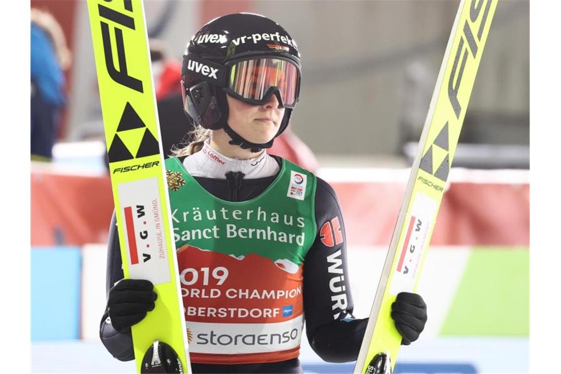 Das bringt der Wintersport am Sonntag Anna Rupprecht wurde neben Katharina Althaus, Karl Geiger und Markus Eisenbichler von Bundestrainer Stefan Horngacher für den Mixed-Teamwettbewerb nominiert. Foto: Daniel Karmann/dpa