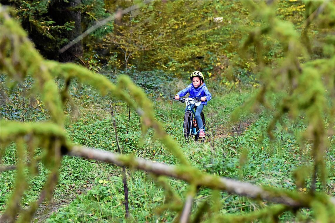 Annabell Rehrauer (Nr. 12, Tricon Schwäbisch Hall). Kinder Crossduathlon Backnan...