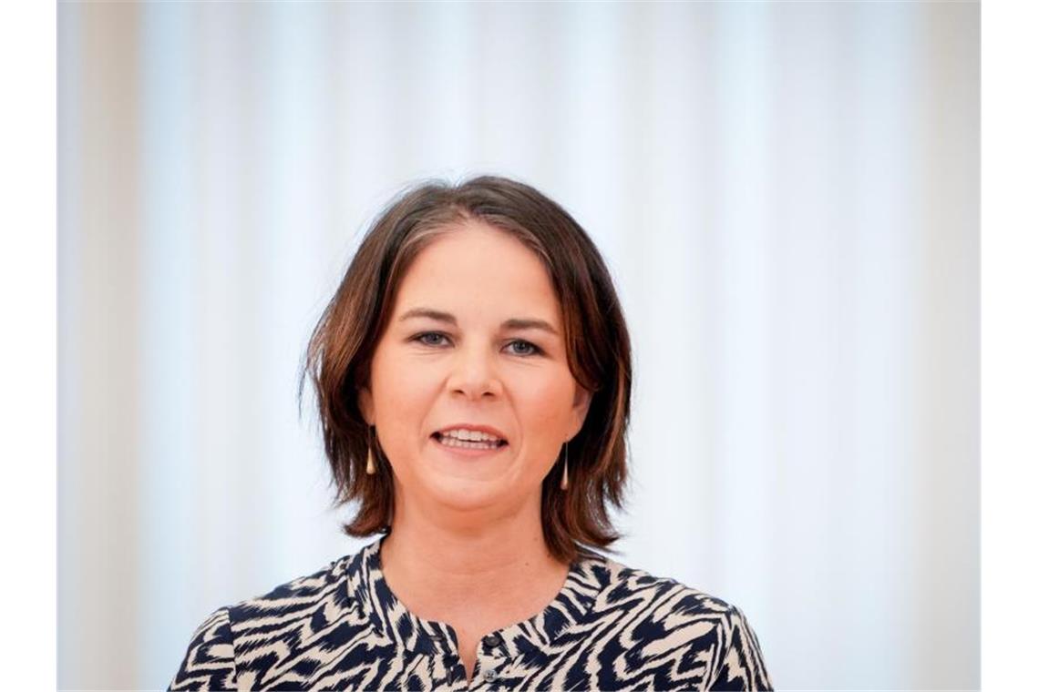 Annalena Baerbock, Bundesvorsitzende von Bündnis 90/Die Grünen, gibt eine Pressekonferenz zu den bevorstehenden Sondierungsgesprächen. Foto: Kay Nietfeld/dpa