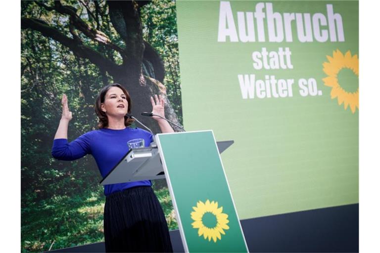 Annalena Baerbock, Kanzlerkandidatin und Bundesvorsitzende von Bündnis 90/Die Grünen. Mit einem mehrstündigen Parteitag wollen die Grünen in die letzte Woche vor der Bundestagswahl starten. Foto: Kay Nietfeld/dpa